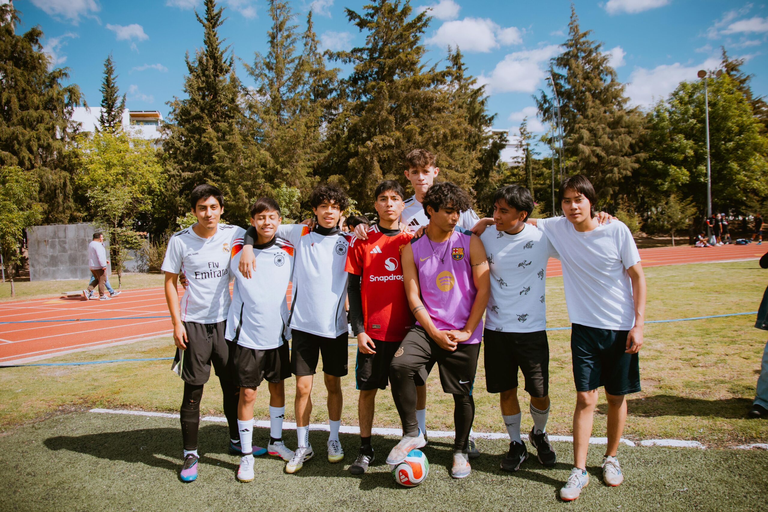 Dlaczego sporty drużynowe uczą pokory i współpracy